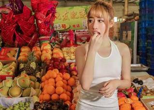 AISS爱丝(黄金版) – 索菲滑板少女：当滑板遇上大风，我尽量让自己不飞出去！原图了解一下！