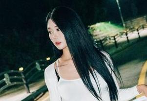 一言不合就放出最新LOOZY套图，Bomi(普美)真的太不按常理出牌了。