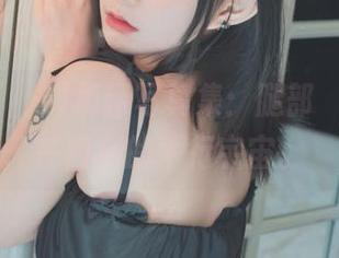 Hizzy(히지)最新写真集：腿部चमक—光芒四射的平行宇宙。