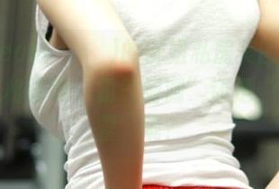 Hyoyeon(김효연)的御姐私房美图，不知道这风格该叫“霸气侧漏”还是“典雅透露”呢？
