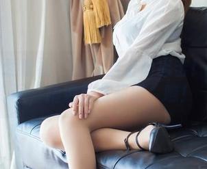 IMiss爱蜜社 – 萌白酱主动出击！女友原图，精选粒度超细，瞧！