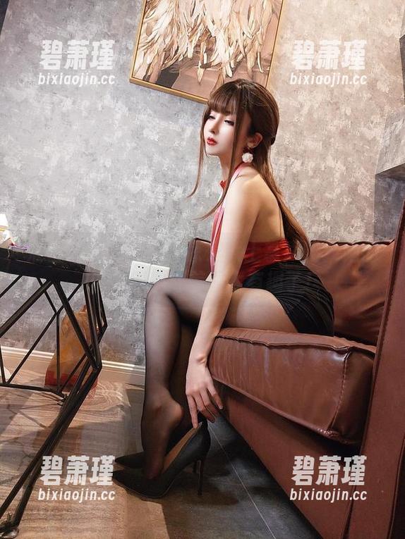 准备好为Rioko凉凉子献上掌声吗？她的布洛妮娅OL美图太有趣了！