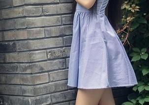 TouTiao头条女神 – 唯美的艾小青与不羁的瑜伽，图片中的对比让人有点看不过来，7030俩边儿尽熟！