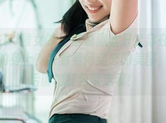 TuiGirl推女郎 – 谁说黑丝只能穿在千篇一律的身上？来看看何奕恋的美图，下载后请勿打包带走噢！