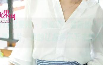 UGirls尤果网 – 她来了，最新的Zora若拉女神图片，真的让我停不下来的那种。