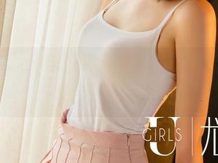 UGirls尤果网 – 周于希和她的裤里丝，咳，怎么看都有点高度