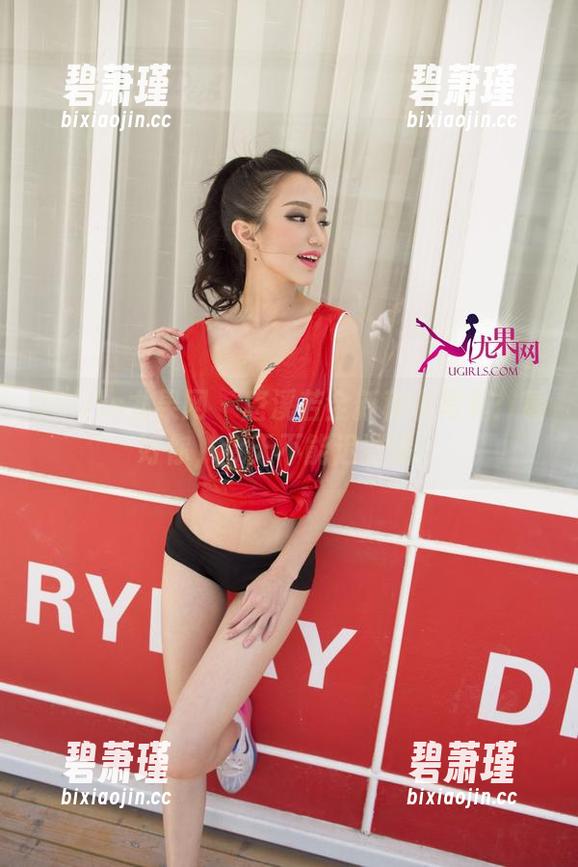 UGirls尤果网 - 唐溪若全新秘书写真：看好你，今天不能迟到哦！