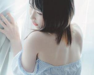 Uhye(이유혜)的女孩作品：来吧，让我的视线在她身上下滑！