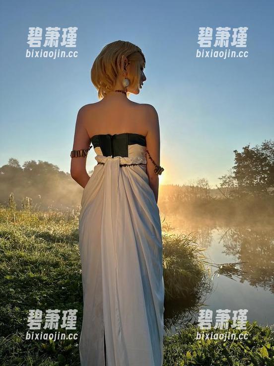 分享Vinnegal的镂空之作，完美cos让人不禁想多瞧两眼。