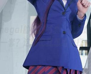 看Vinnegal的制服写真，我只想说，能否借我一套？这搭配我想给她打个高分！