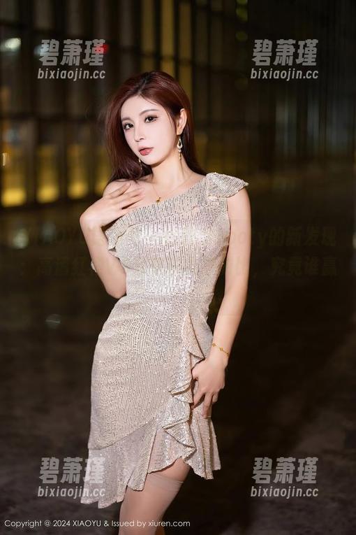 XIAOYU语画界 - 徐莉芝Booty的新发现：高清红裙VS分享的微妙对比，究竟谁赢？