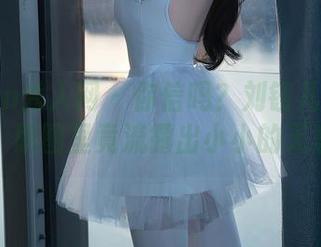 Xiuren秀人网 – 你信吗？刘钰儿这组修女照，原图里竟流露出小小的无辜感。