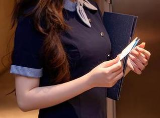 Xiuren秀人网 – 哇！卓君Jeanes比基尼最新套图，更新后竟然有种沙滩的气息？