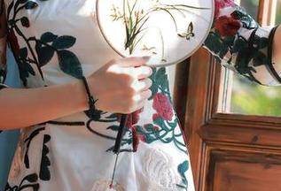 Xiuren秀人网 – 江露露的旗袍写真全集，挑战你的传统认知
