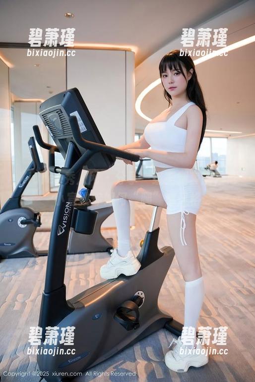 Xiuren秀人网 - 分享一组美腿套图,范小宣教你如何“腿”出风格 Xiuren秀人网 - 分享一组美腿套图,范小宣教你如何“腿”出风格