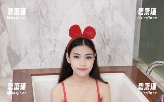YouWu尤物馆 - 校服，也可以这么时髦？FoxYini孟狐狸的写真让我重新审视这件衣服的存在。