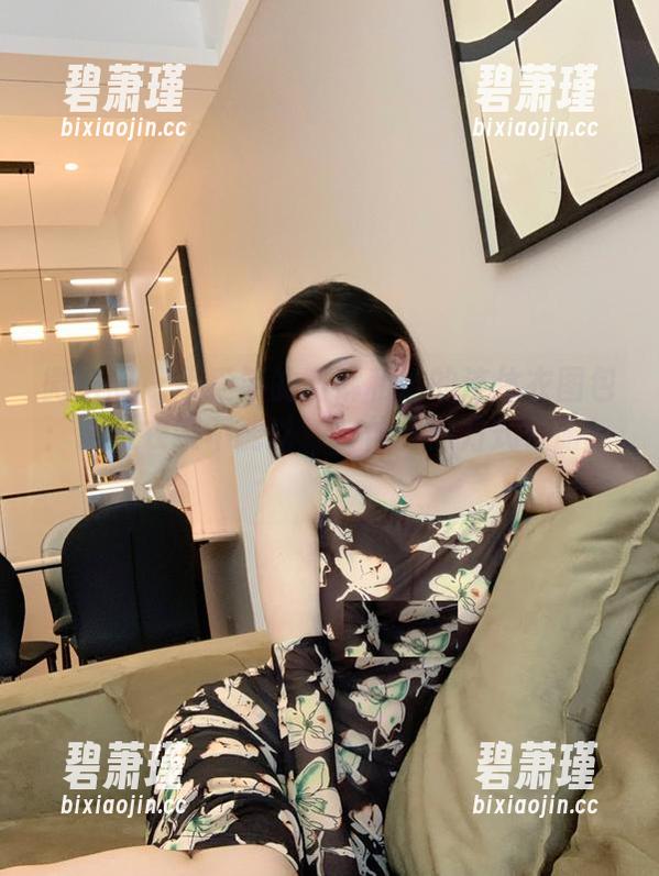 微密圈 - 不爱笑的赛琳和她的连体衣图包:谁说衣服不能以‘一体’的方式征服!? 微密圈 - 不爱笑的赛琳和她的连体衣图包:谁说衣服不能以‘一体’的方式征服!?