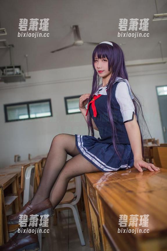 黑色睡衣学姐，九曲Jean的高清写真集让人想多聊几句！