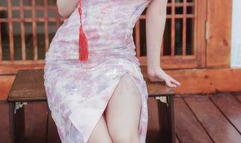 最新写真：仙女月的裸足，真替她担心，这地面会不会太凉？