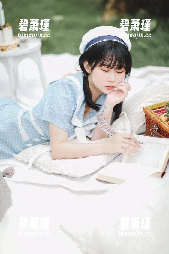 依依超级懒和她的眼镜：这是个‘看得更清晰’的最新写真集!