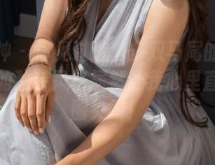 克拉女神 – 你见过这么多双马尾的资源吗？薇薇的独特风格居然让我心里直呼：贵圈尖叫！