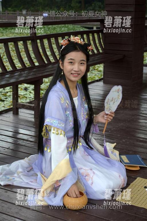 初夏女神 - 依依的浴室福利:温柔又戏谑的图集大赏 初夏女神 - 依依的浴室福利:温柔又戏谑的图集大赏