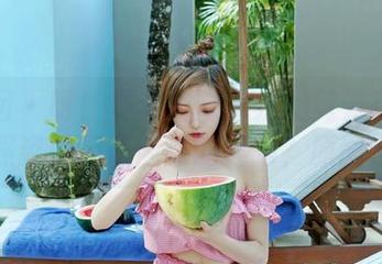 嗲囡囡 – 呀！曼苏拉娜女友的剪刀手？这是拍照姿势还是隐蔽的舞蹈？原图速报！