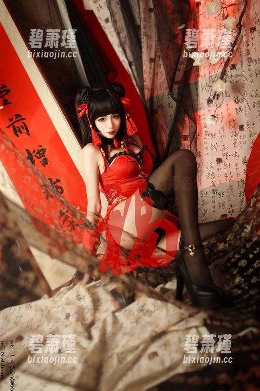 吊带和大梨子不是御姐,这两者碰撞出想着可以cos的火花 吊带和大梨子不是御姐,这两者碰撞出想着可以cos的火花