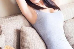 头条女神 – 原图里的小小鱼与毛衣，有点默契的怪异感？