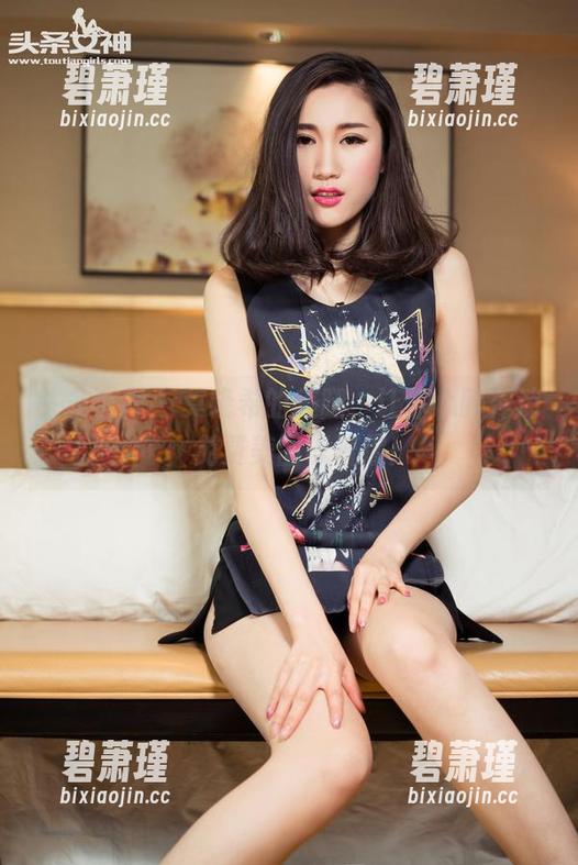 头条女神 - 莫晓希的美腿，让你心醉神迷，免费美图等着你！