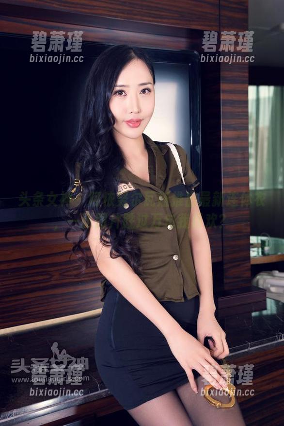 头条女神 - 阿依努尔瓦娅推出最新连体衣，一张图片胜过万句我喜欢？