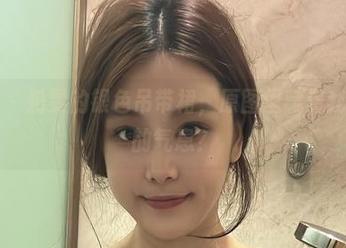 微密圈 – 奶雯的银色吊带裙，原图里藏着我不知道的气息？