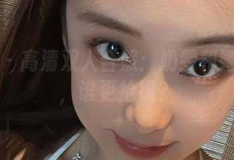 微密圈 – 高清双人合照：奶雯和她的影子，谁更抢镜？
