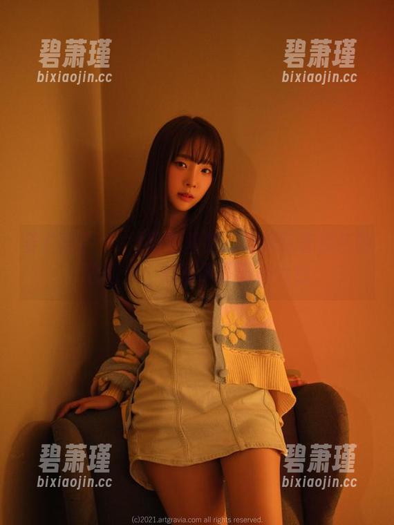 姜仁卿(강인경)黑色图集：让你踩着黑色的边缘走，心里还是五颜六色