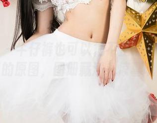 尤果网 – 牛仔裤也可以很不正经——安沛蕾的原图，图册藏满小惊喜呢！