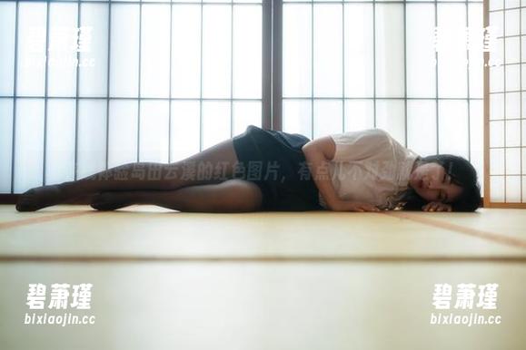 在线体验岛田云溪的红色图片，有点儿不对劲就是了！