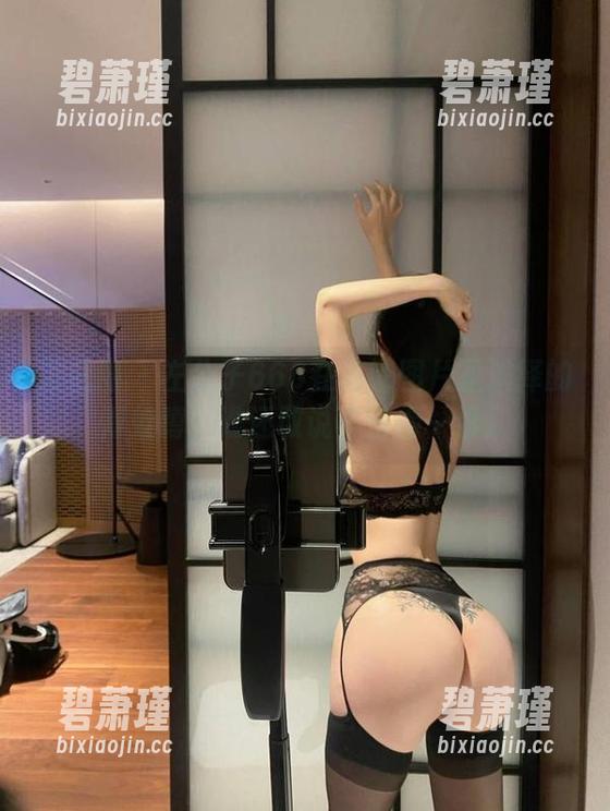微密圈 - 左公子666在高清图片里演绎的青蛙蹲，谁还敢说不值得一看。