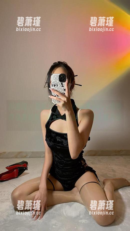 微密圈 - 宽松又浪漫，徐绾绾yyyy婚纱作品集更新，真希望我也能在镜头前晃荡。