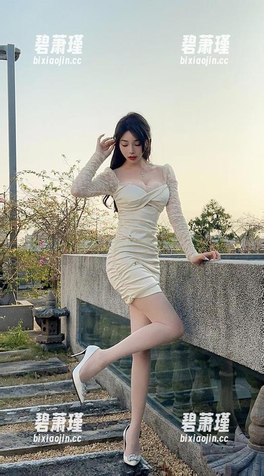 微密圈 - 徐莉芝Booty的蓝色妖姬，图库里小心被吸引，随时可能被“妖”住！