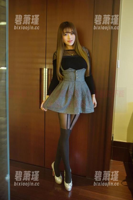 推女郎 - 白衬衫里的吻熙：这张图能不能不带圣光，太伤眼了！