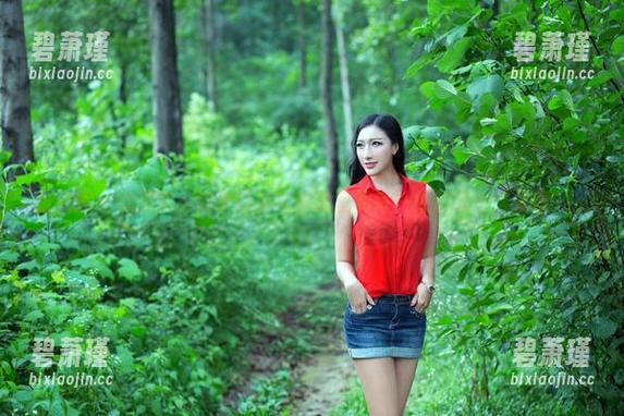 推女郎 - 就酱紫，杨伊短裤写真集里的每一处都是个“发现”。