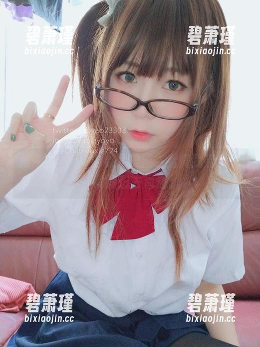 摇摇乐yoyo的裸足美图，看得我有那么一瞬间想去海边。
