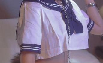是青水那身JK制服，写真热度直逼夏天的烈日