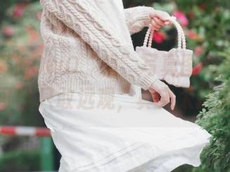 如果木棉棉OwO“朝”写真图册是件衣服，我可能只敢远观，真实太挑剔了。