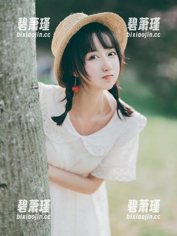 作品如此吸引目光，木绵绵OwO的白色比基尼让我一时无法移开视线。