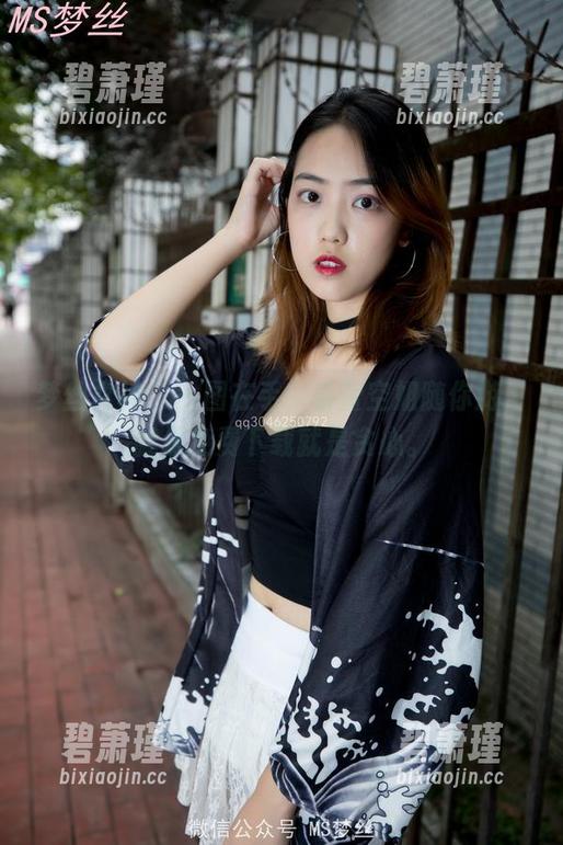 梦丝女神 - 一图在手，香萱空姐随你游，就是免费下载就是贪心。