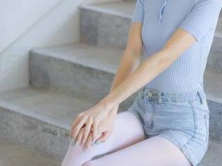 森萝财团 – Sia试拍的写真集，分享一些让人意外的“肢体语言”。