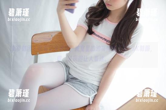 森萝财团 - 吸吸又来更新，教室里的油亮肉丝“绫”JK制服，喔，讨厌得让人着迷。
