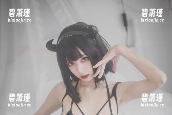 好像每一张都是圣诞卡片！清颜真德秀最新写真集更新，不知道为什么这画面让我想吃姜饼。