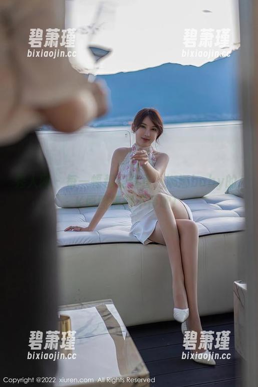 秀人网 - 每一幅都是惊喜，娜娜baby的JK原图福利不停歇！